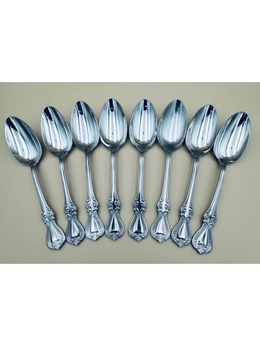 Set Of 8 Towle OLD COLONIAL 18/10 Stainless Place Oval Soup Spoons
